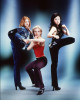© ABACA. NO CREDIT. 21513-7. Columbia Pictures presents "Charlie's Angels", directed by McG (Joseph McGinty Mitchell) From L to R : Drew Barrymore (Dylan), Cameron Diaz (Natalie) and Lucy Liu. USA, 2000.